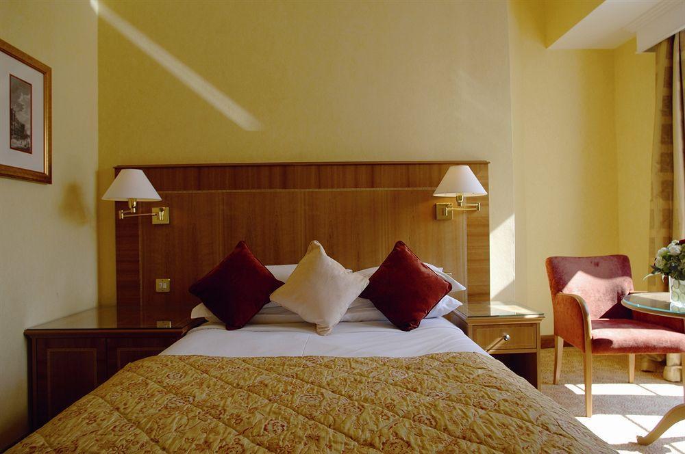 Savill Court Hotel Windsor Extérieur photo